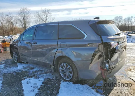 2024 Toyota Sienna Xle z USA, uszkodzony, nr VIN 5TDYSKFC1RS118062
